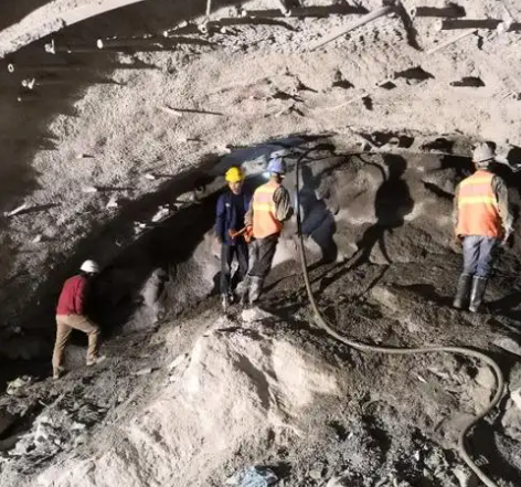 新市拱顶带模注浆料的施工流程及注意事项